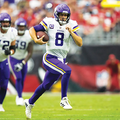Kirk Cousins running with football in Vikings game