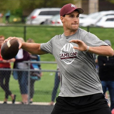 Kirk Cousins throwing football in HC Game On